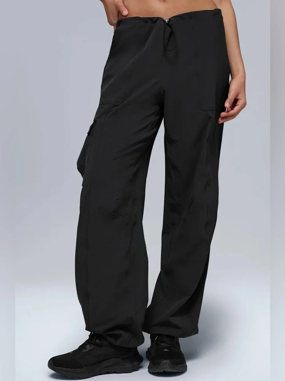 NWOT Alo Yoga Low Rise Megastar Cargo Pants in black size L